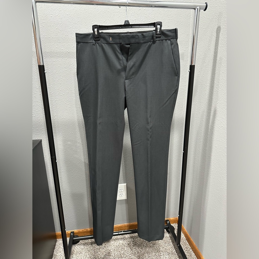 IZOD Dress Pants 32x34 Black Pleated